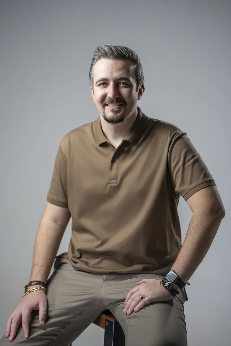 Dr. Maurício em consulta médica com paciente